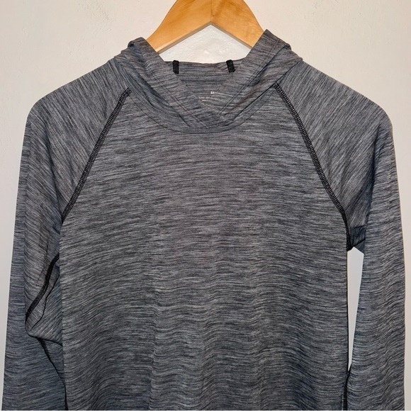 Under Armour Lightweight Hoodie Women’s Size Small - Picture 2 of 8